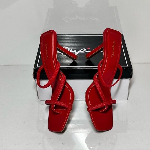 Qupid FELINE Strappy Heeled Thong Sandals - Picture 4 of 8